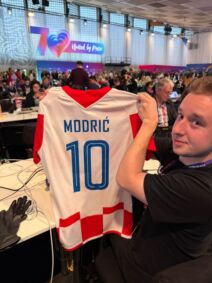 Luka Modrić poslao devojkama dres kao taliju za pobedu na Evroviziji (3).jpg