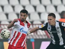 rade Krunić protiv Ognjena Ugrešića na derbiju Crvena zvezda - Partizan.