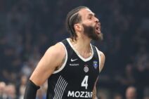 Dvejn Vašington slavi pobednički koš protiv Crvene zvezde