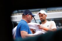 Novak Đoković i Miljan Amanović na treningu na Rolan Garosu