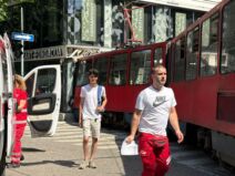 Tramvaj ispao iz šina ulica Cara Dušana  (3).jpg