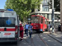 Tramvaj ispao iz šina ulica Cara Dušana  (9).jpg