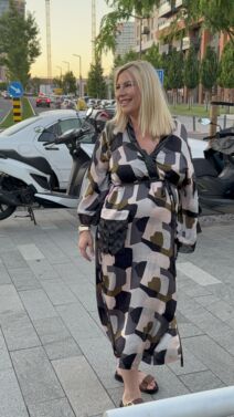 Trudna Dea Djurdjevic na reviji Bate Spasojevica (3).jpg