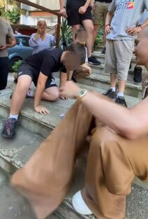 Vojaž tapka sličice ispred zgrade (4).jpg