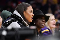 Liz Kembejdž na WNBA utakmici