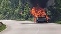 Izgoreo automobil na putu ka Mokroj Gori.jpg