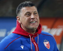 Vladan Milojević u trenerci Crvene zvezde.