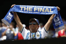 navijači pred meč Španija - Argentina (3).jpg