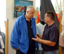 Tifany oblači plave za Japan