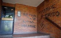 Sramne poruke na zgradi Milana Gurovića