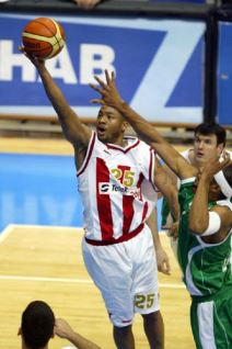 Crveno-beli srušili favorita