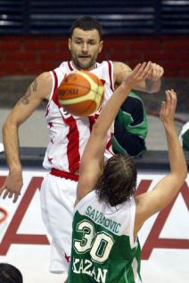 Crveno-beli srušili favorita