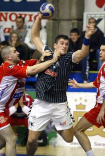 "Večitima" po bod u rukometnom derbiju