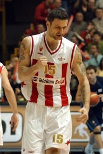 Realov flamenko ugasio Zvezdu