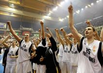 Kralj je PAO, živeo KRALJ!