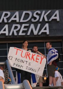 Zagrevanje fanova pred polufinale Evrovizije