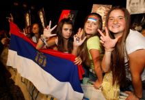 Zagrljaj Beogradjana i Milorada Čavića