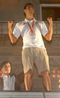 Zagrljaj Beogradjana i Milorada Čavića