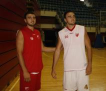 Kari Pešić u crveno-belom