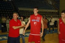 Kari Pešić u crveno-belom