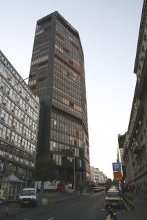 Padobranom sa Beograđanke