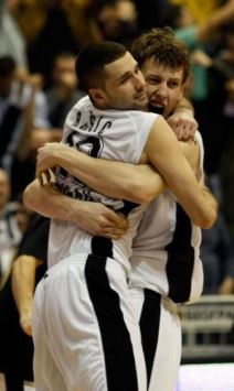 I Unikaha izgorela u paklu "Pionira"