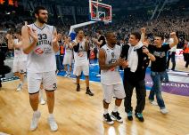 Pariz, čuvaj se! Stižu Grobari!!!