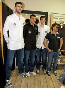 Crno-beli manekeni i humanitarci