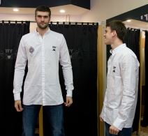 Crno-beli manekeni i humanitarci