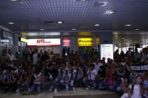 Crno-bela žurka na aerodromu