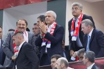 Turci u finalu, Srbi u suzama