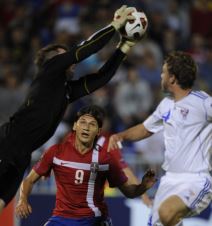 Danas svi igraju fudbal, važna su tri boda!