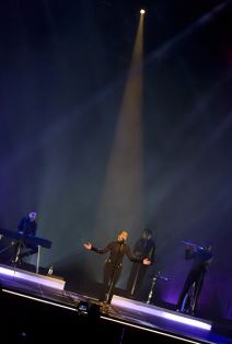 Šade u Areni: Ah, ta romantika...