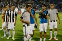 Još jedna tužna crno-bela noć