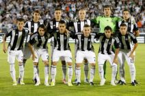 Još jedna tužna crno-bela noć