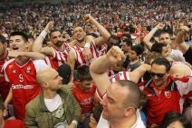 Košarkaši Crvene zvezde Telekom pobedili su Uniks 63:52 pred prepunom arenom.