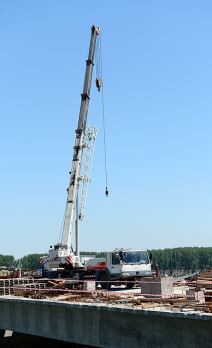 Iako Srbijom haraju poplave, radnici na kineskom mostu Zemun-Borča rade neprekidno