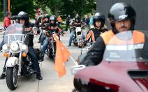 Skup ljubitelja Harli Dejvidsona kao humanitarni skup za pomć ugroženima od poplava.