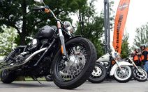 Skup ljubitelja Harli Dejvidsona kao humanitarni skup za pomć ugroženima od poplava.