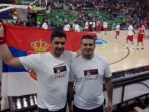 Granada: Navijači Srbije u grupicama