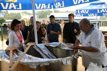 Danas se umesto riblje čorbe jeo bosanski lonac na "Fish festu"