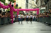 U centru Beograda u Knez Mihailovoj ulici odrzana trka na štiklama