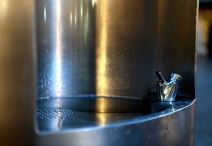 Neobična česma na Trgu republike u Beogradu iznenadila je prolaznike