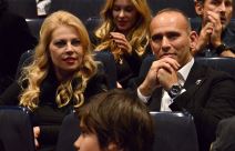 Obožavaoci Majkl Džeksona sinoć su se okupili u Sava centru na premijeri filma "Spomenik Majklu Džeksonu".