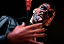 Na maskenbalu za Noć veštica smo naleteli na dva smrtna greha u ljudskom obliku, Gnev i Proždrljivost.