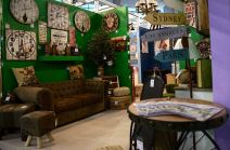 Na ovogodišnjem Sajmu nameštaja u Beogradu, pažnju nam je, izmedju ostalog privukao luster sa "Svarovski" kristalima.