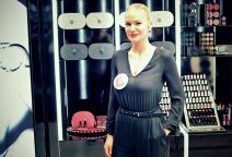 Nataša Bekvalac učestvovala je na humanitarnoj akciji, povodom Svetskog dana borbe protiv side, u TC Ušće u Beogradu.