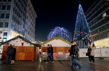 Novogodišnja jelka visoka petnaest metara na Trgu Republike u Beogradu