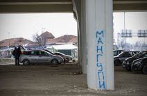 "Divlji" parking kod buvljaka na Novom Beogradu.