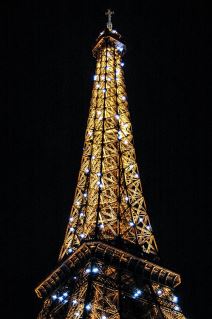 Ajfelov toranj proslavlja 126. rođendan od dana otvaranja.